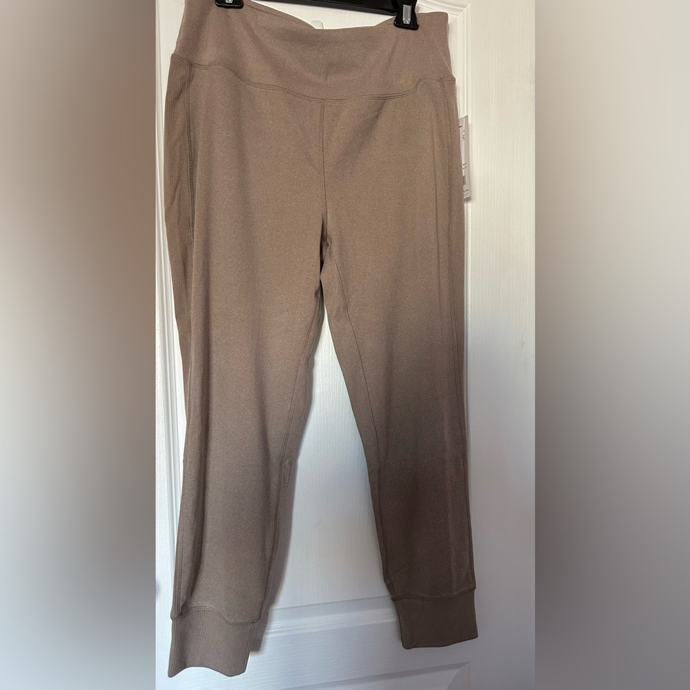 Reebok Women's Tan Pants Sz. XL